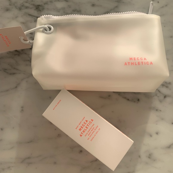 mecca cosmetic Athletica Skin Perfecting Body Wash - Picture 2 of 3